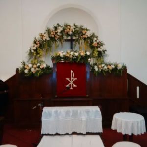  dekorasi bunga altar gereja  Dekorasi  Pernikahan Surabaya